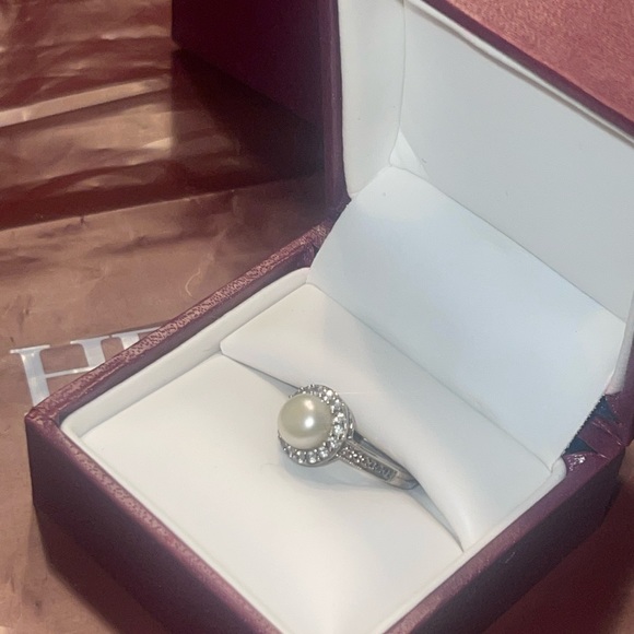 Helzberg freshwater Cultured Pearl & 1/8 ct. tw. Diamond Ring in Sterling Silver - Picture 2 of 8